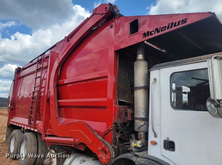 image for item ML9282 2005 Mack MR688S  refuse truck