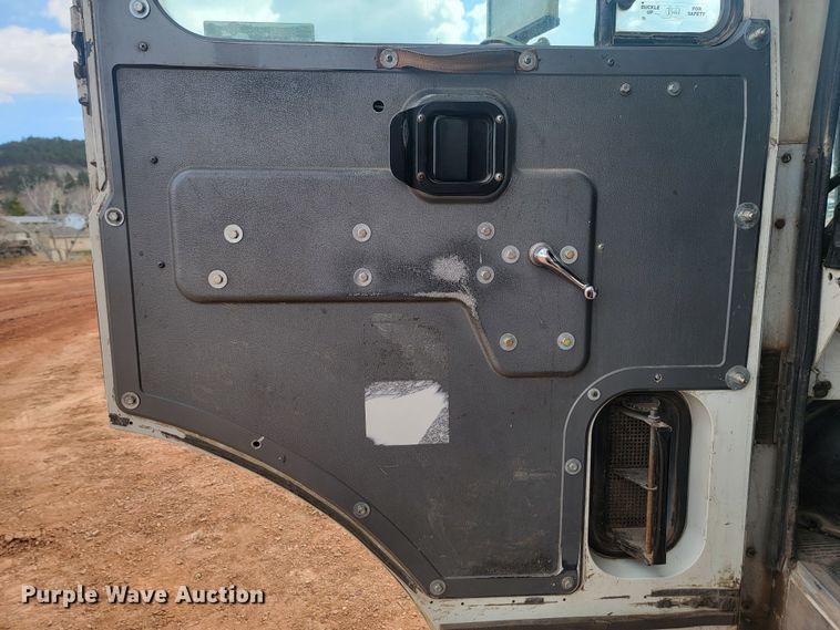 image for item ML9282 2005 Mack MR688S  refuse truck