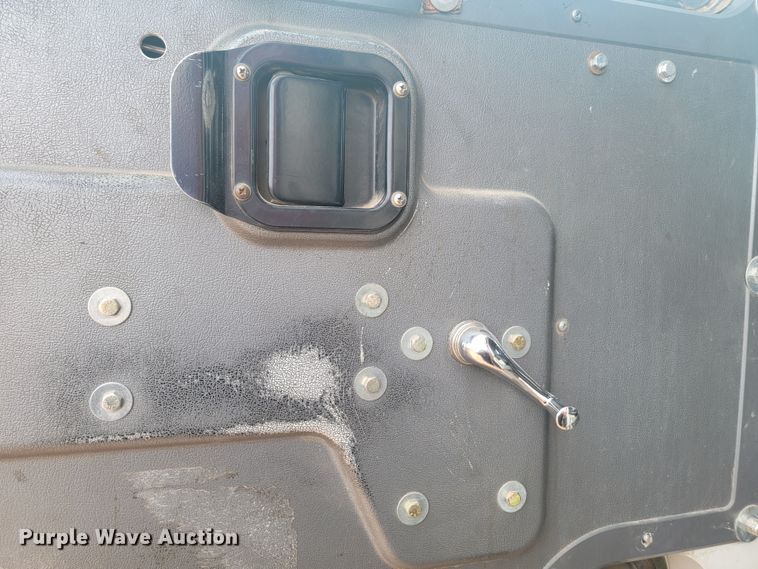 image for item ML9282 2005 Mack MR688S  refuse truck