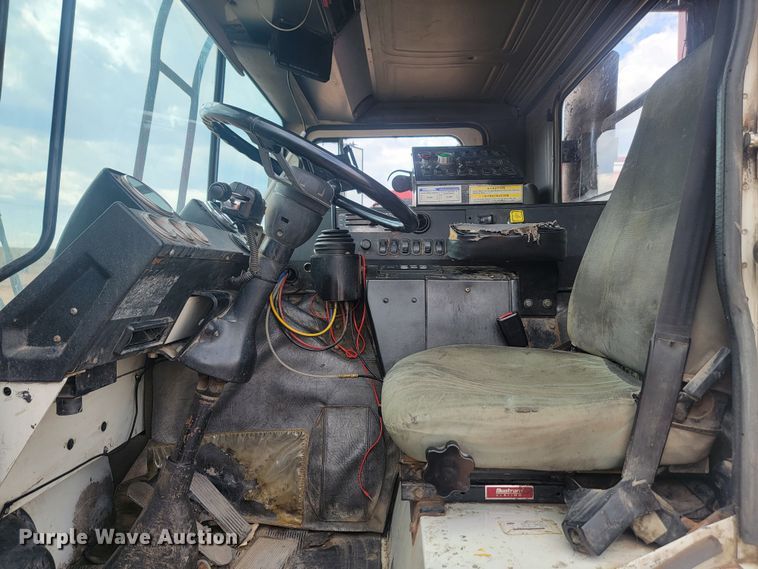 image for item ML9282 2005 Mack MR688S  refuse truck