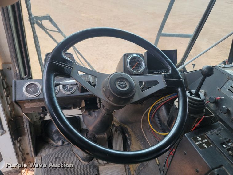 image for item ML9282 2005 Mack MR688S  refuse truck