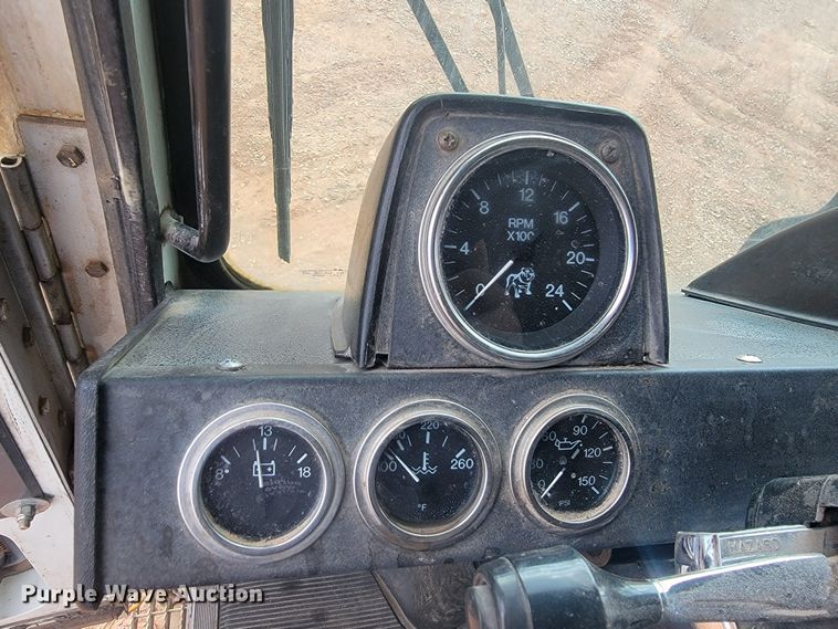 image for item ML9282 2005 Mack MR688S  refuse truck