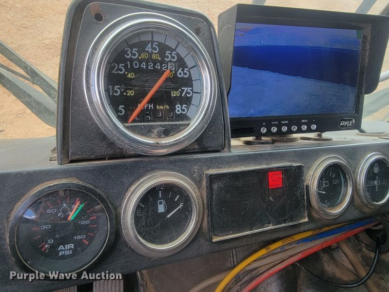 image for item ML9282 2005 Mack MR688S  refuse truck