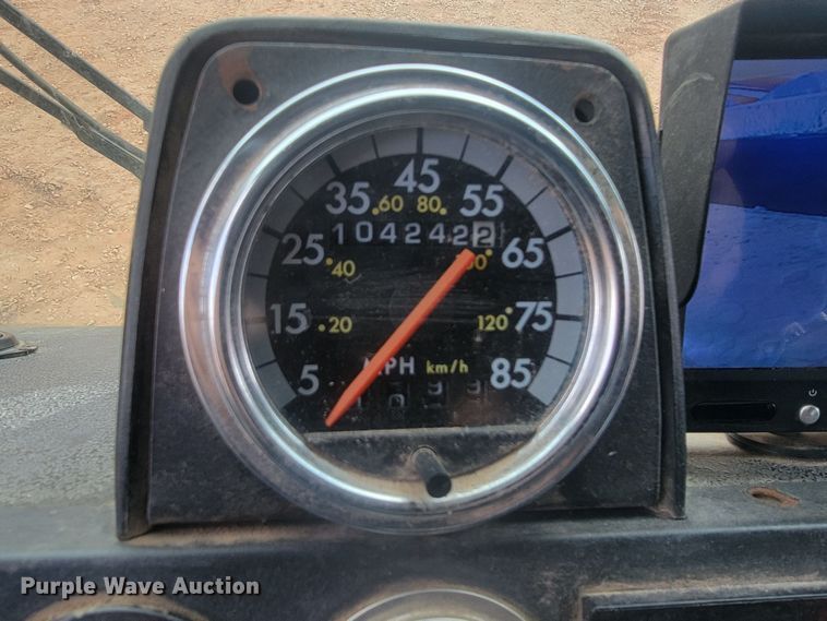 image for item ML9282 2005 Mack MR688S  refuse truck