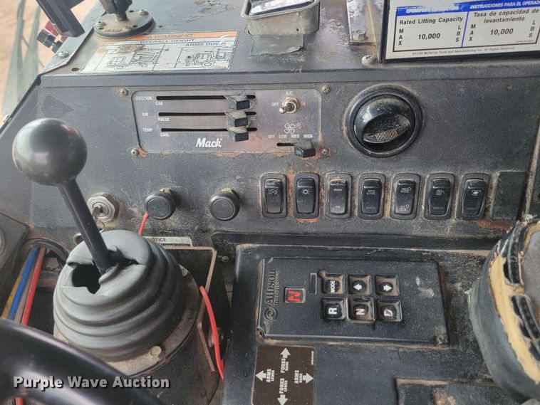 image for item ML9282 2005 Mack MR688S  refuse truck