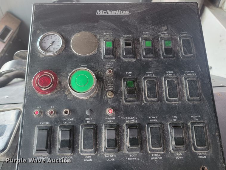 image for item ML9282 2005 Mack MR688S  refuse truck