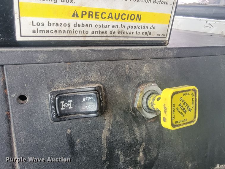 image for item ML9282 2005 Mack MR688S  refuse truck