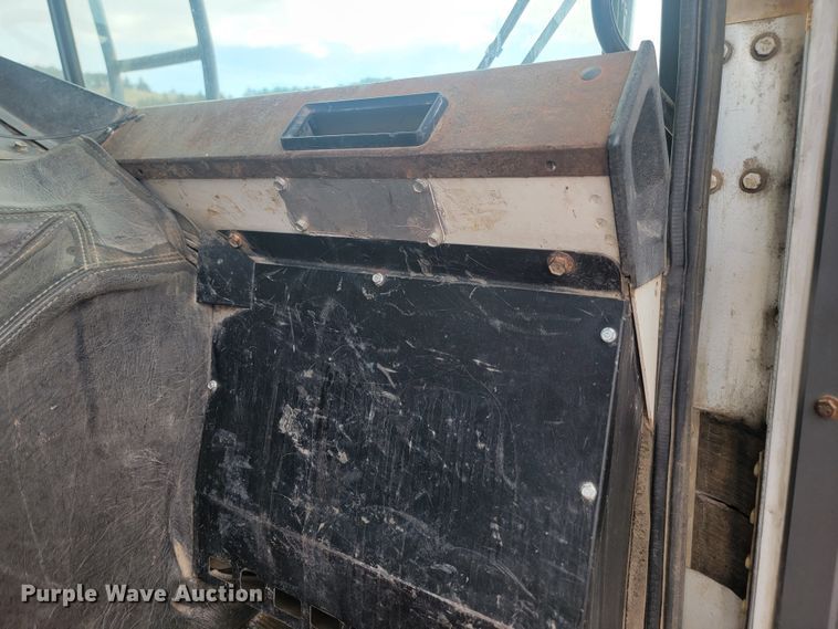 image for item ML9282 2005 Mack MR688S  refuse truck