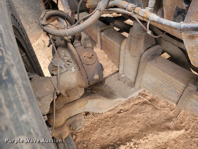 image for item ML9282 2005 Mack MR688S  refuse truck