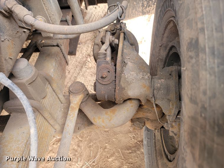 image for item ML9282 2005 Mack MR688S  refuse truck