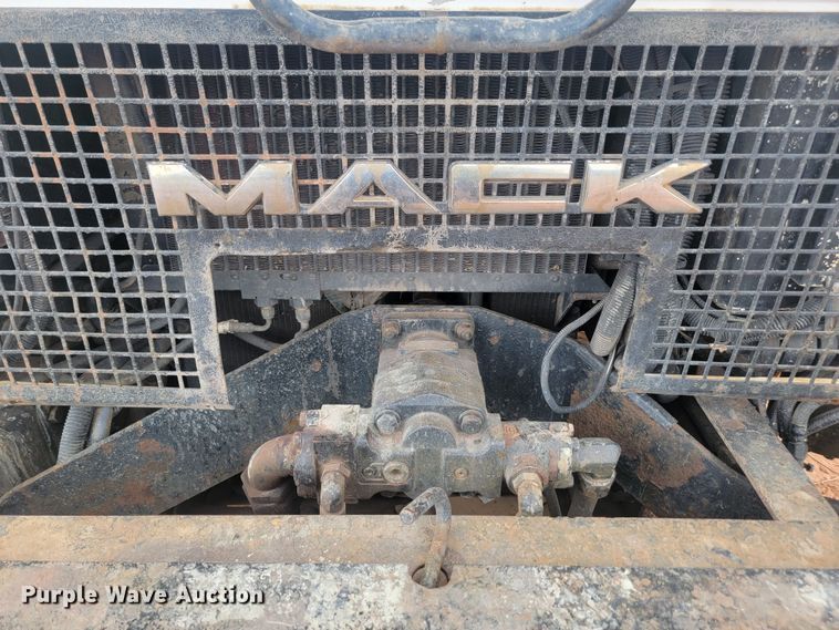 image for item ML9282 2005 Mack MR688S  refuse truck