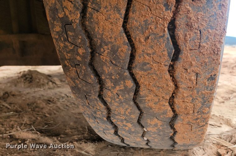 image for item ML9282 2005 Mack MR688S  refuse truck