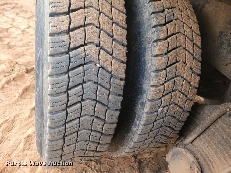 image for item ML9282 2005 Mack MR688S  refuse truck