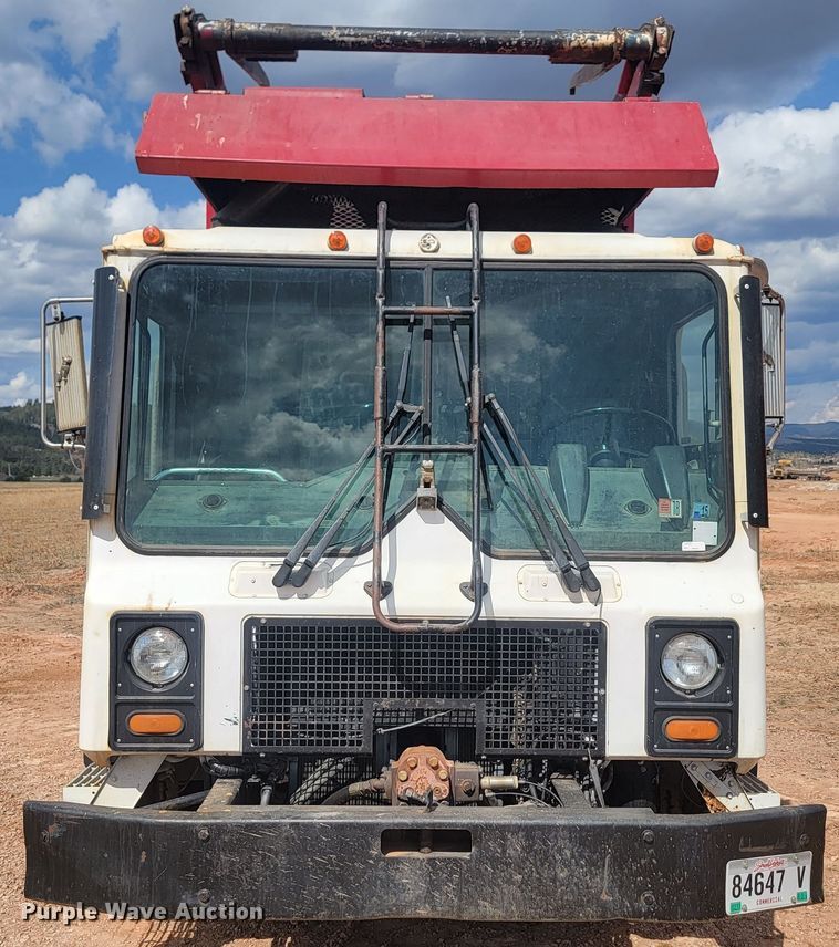 image for item ML9283 1997 Mack MR688S  refuse truck
