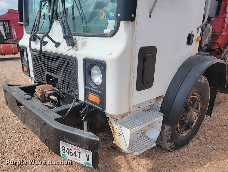 image for item ML9283 1997 Mack MR688S  refuse truck