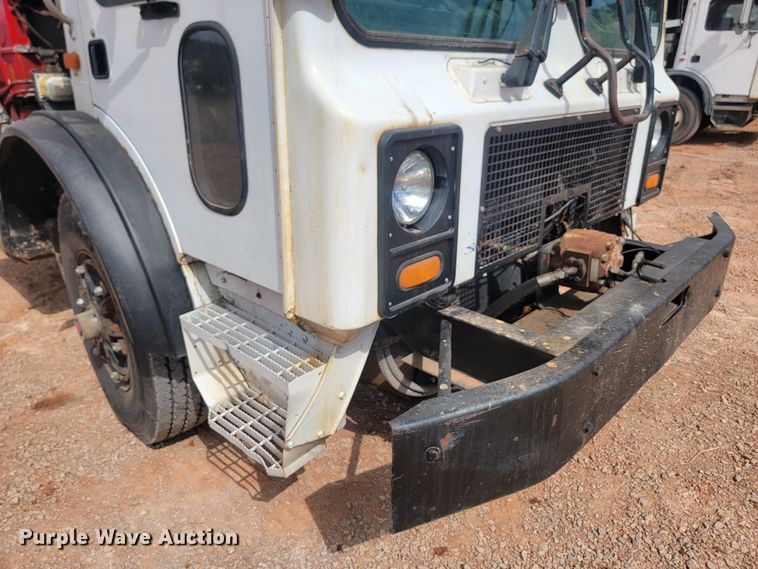 image for item ML9283 1997 Mack MR688S  refuse truck