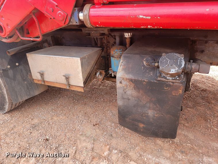 image for item ML9283 1997 Mack MR688S  refuse truck