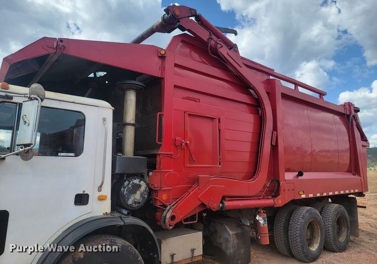 image for item ML9283 1997 Mack MR688S  refuse truck