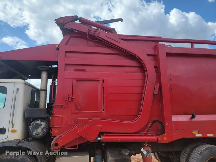 image for item ML9283 1997 Mack MR688S  refuse truck