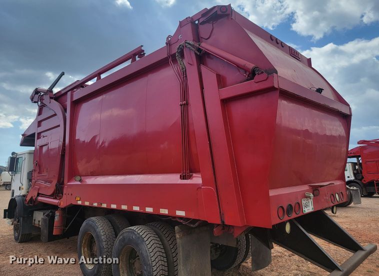 image for item ML9283 1997 Mack MR688S  refuse truck