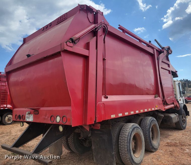 image for item ML9283 1997 Mack MR688S  refuse truck