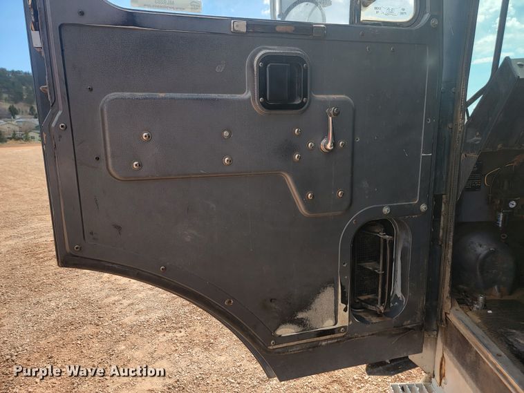 image for item ML9283 1997 Mack MR688S  refuse truck