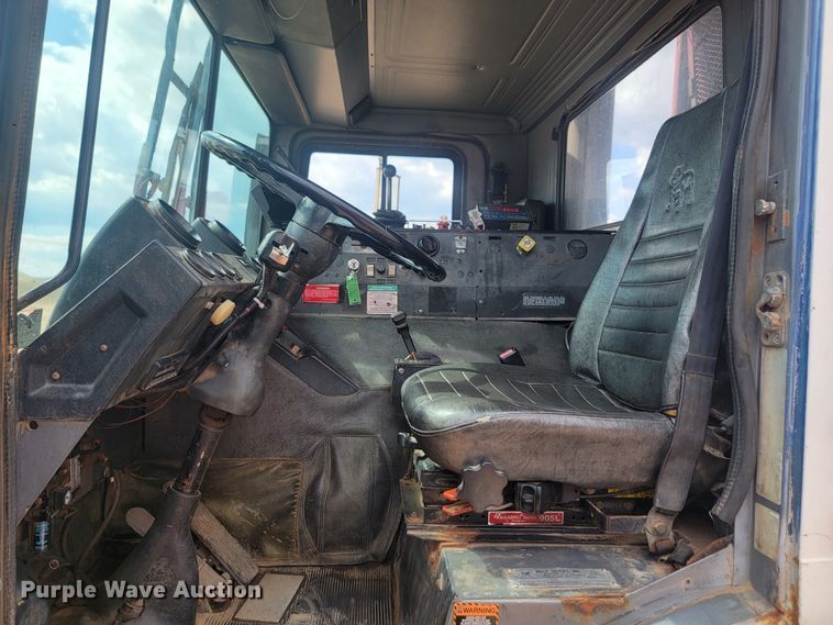 image for item ML9283 1997 Mack MR688S  refuse truck