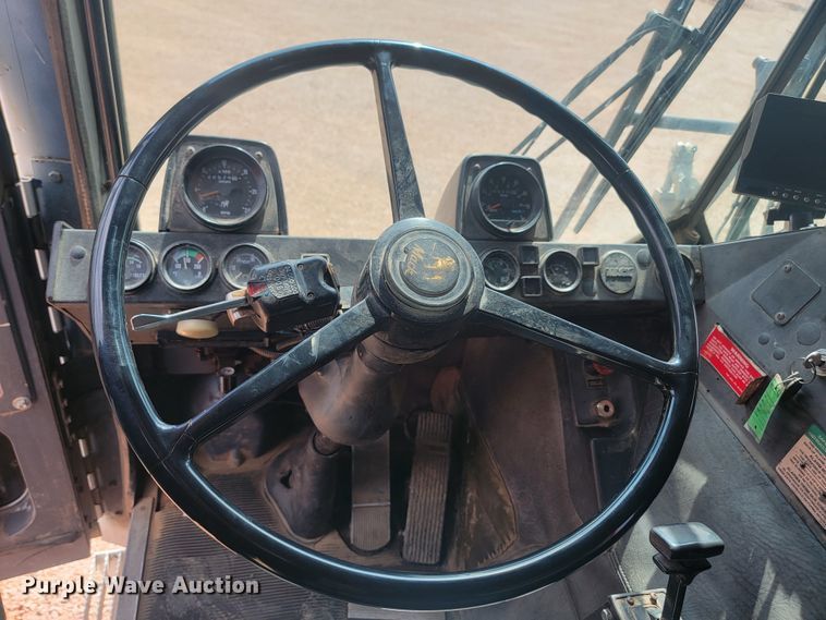 image for item ML9283 1997 Mack MR688S  refuse truck