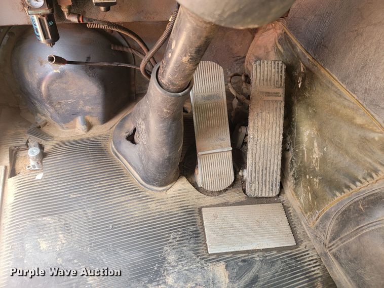 image for item ML9283 1997 Mack MR688S  refuse truck