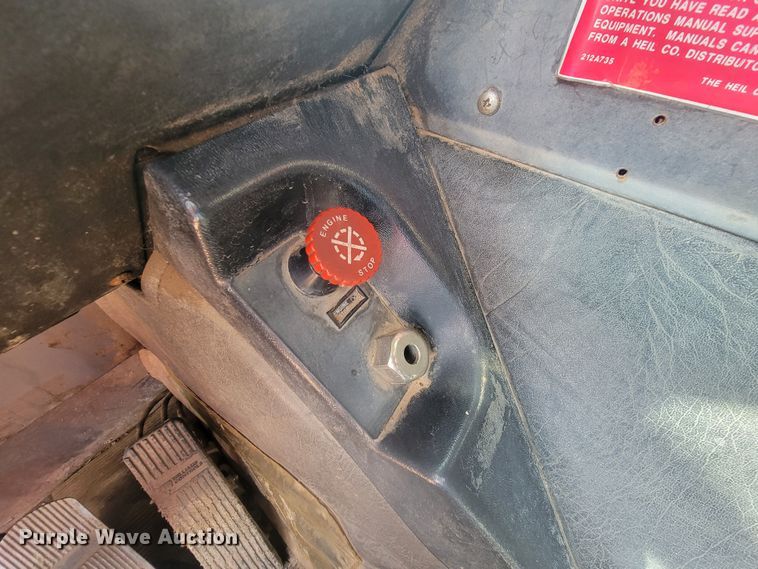 image for item ML9283 1997 Mack MR688S  refuse truck