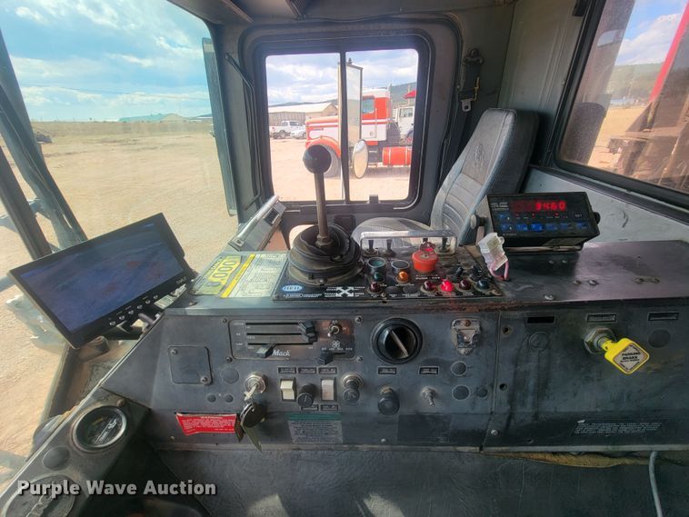 image for item ML9283 1997 Mack MR688S  refuse truck