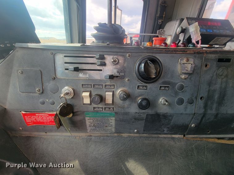 image for item ML9283 1997 Mack MR688S  refuse truck