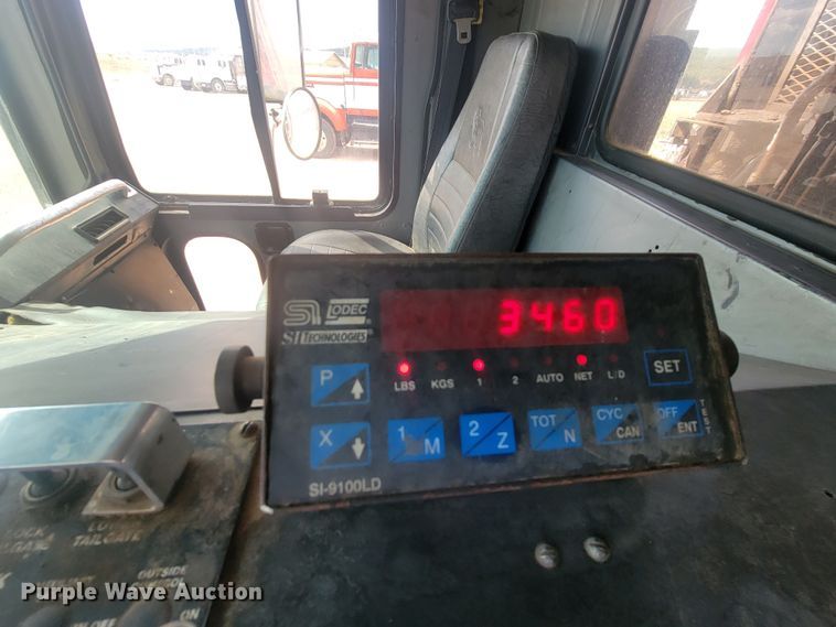 image for item ML9283 1997 Mack MR688S  refuse truck