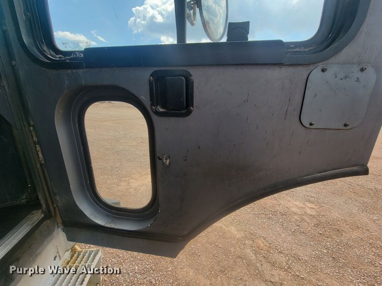 image for item ML9283 1997 Mack MR688S  refuse truck