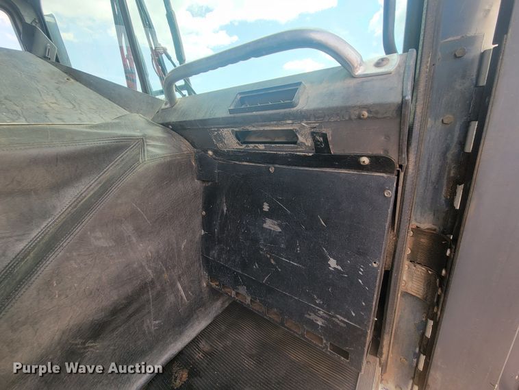 image for item ML9283 1997 Mack MR688S  refuse truck