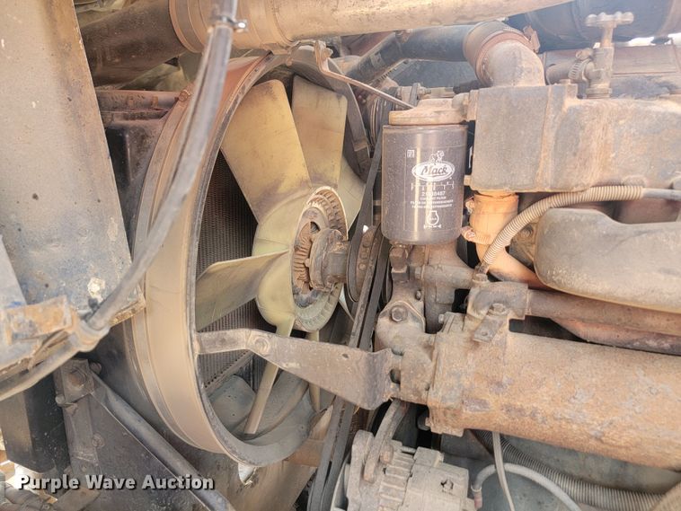 image for item ML9283 1997 Mack MR688S  refuse truck