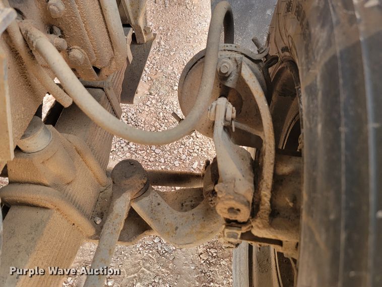 image for item ML9283 1997 Mack MR688S  refuse truck