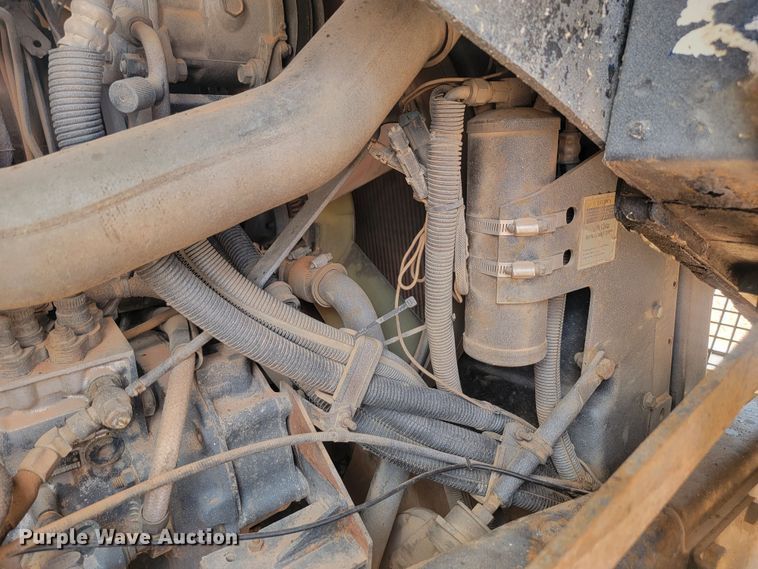 image for item ML9283 1997 Mack MR688S  refuse truck