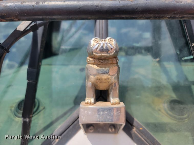 image for item ML9283 1997 Mack MR688S  refuse truck