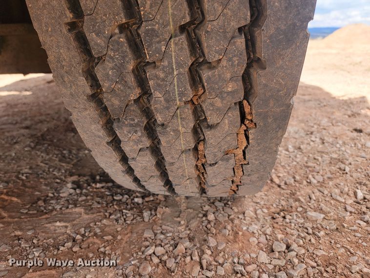 image for item ML9283 1997 Mack MR688S  refuse truck