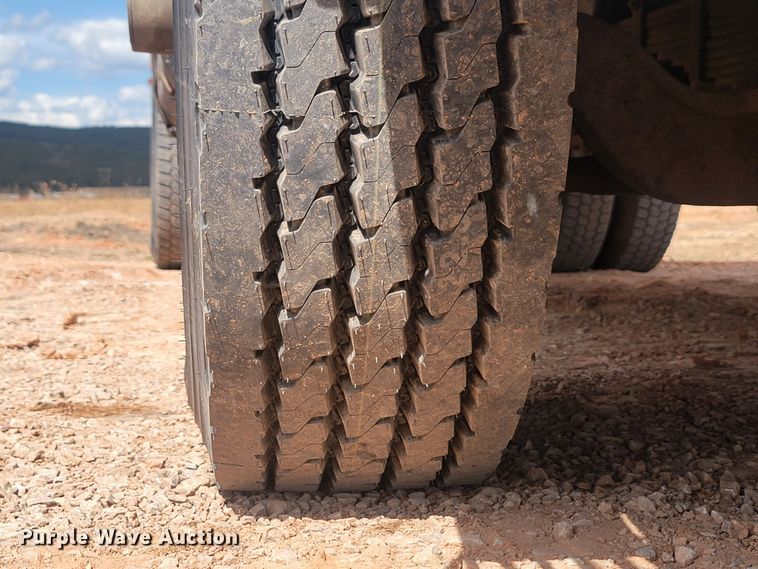 image for item ML9283 1997 Mack MR688S  refuse truck