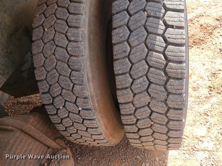 image for item ML9283 1997 Mack MR688S  refuse truck