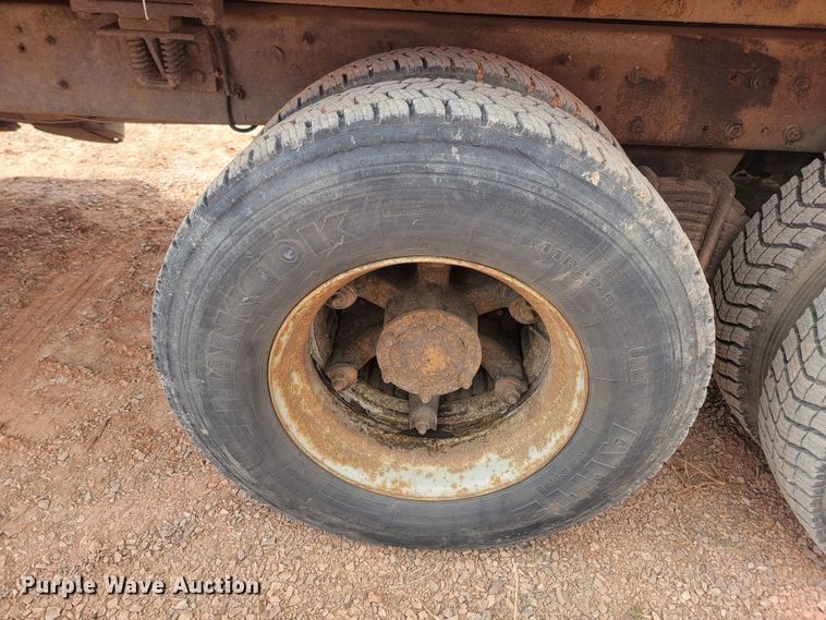 image for item ML9283 1997 Mack MR688S  refuse truck