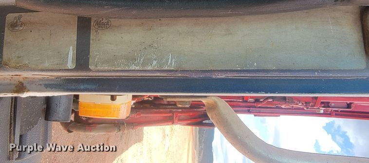 image for item ML9283 1997 Mack MR688S  refuse truck