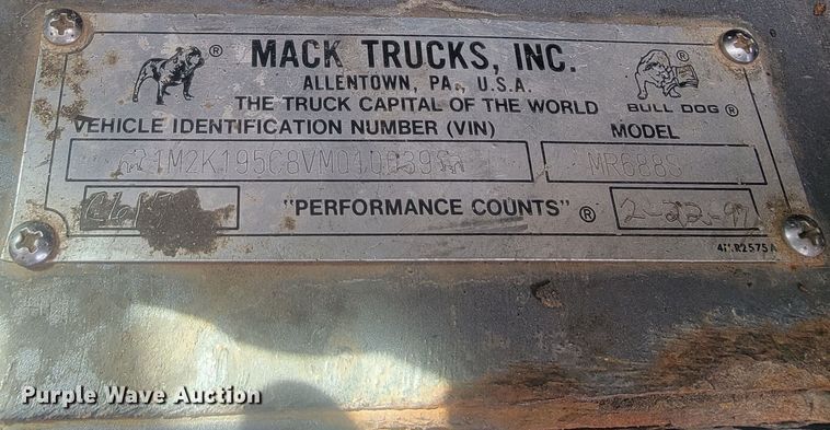 image for item ML9283 1997 Mack MR688S  refuse truck