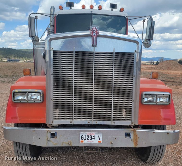 image for item ML9284 1990 Kenworth W900  semi truck