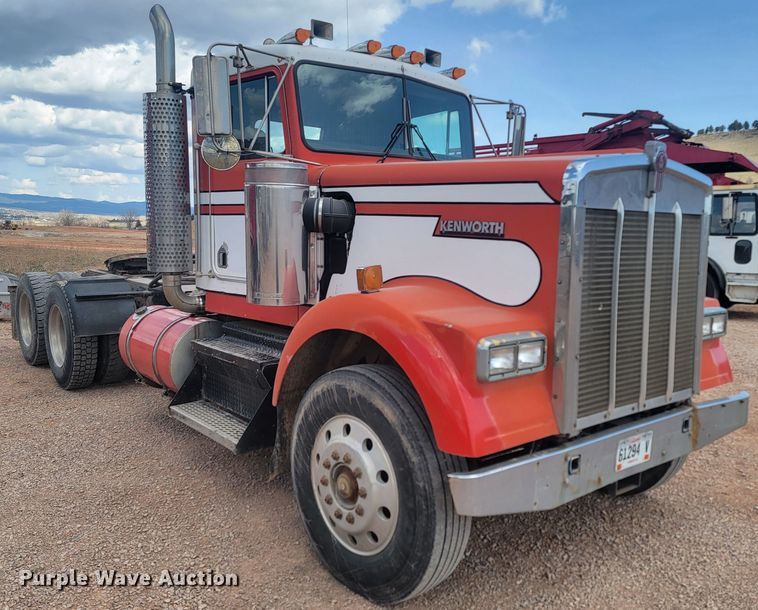 image for item ML9284 1990 Kenworth W900  semi truck