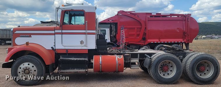 image for item ML9284 1990 Kenworth W900  semi truck