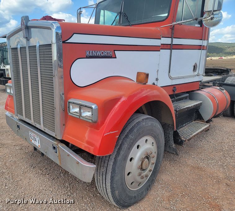 image for item ML9284 1990 Kenworth W900  semi truck