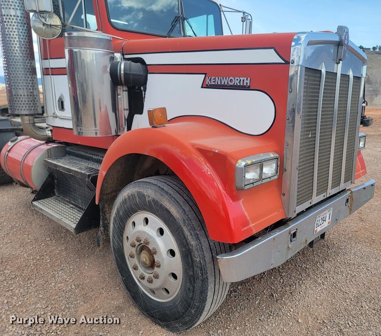 image for item ML9284 1990 Kenworth W900  semi truck